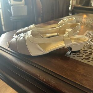 Womens sling back style shoes